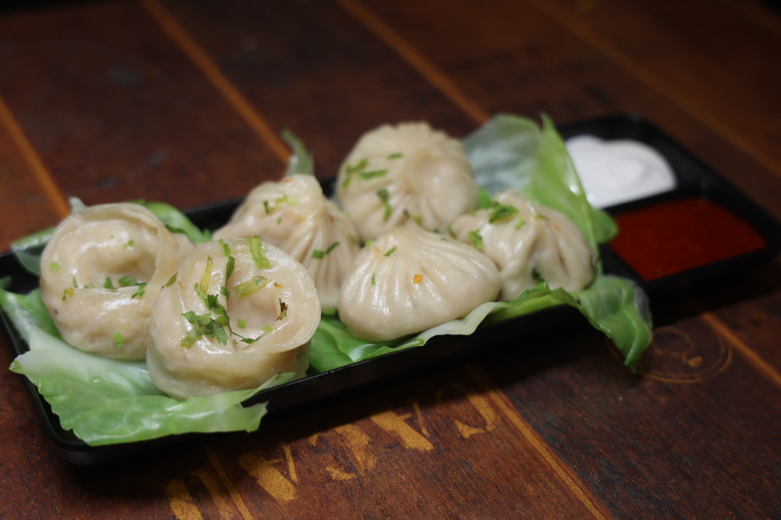 Steamed momos with dips